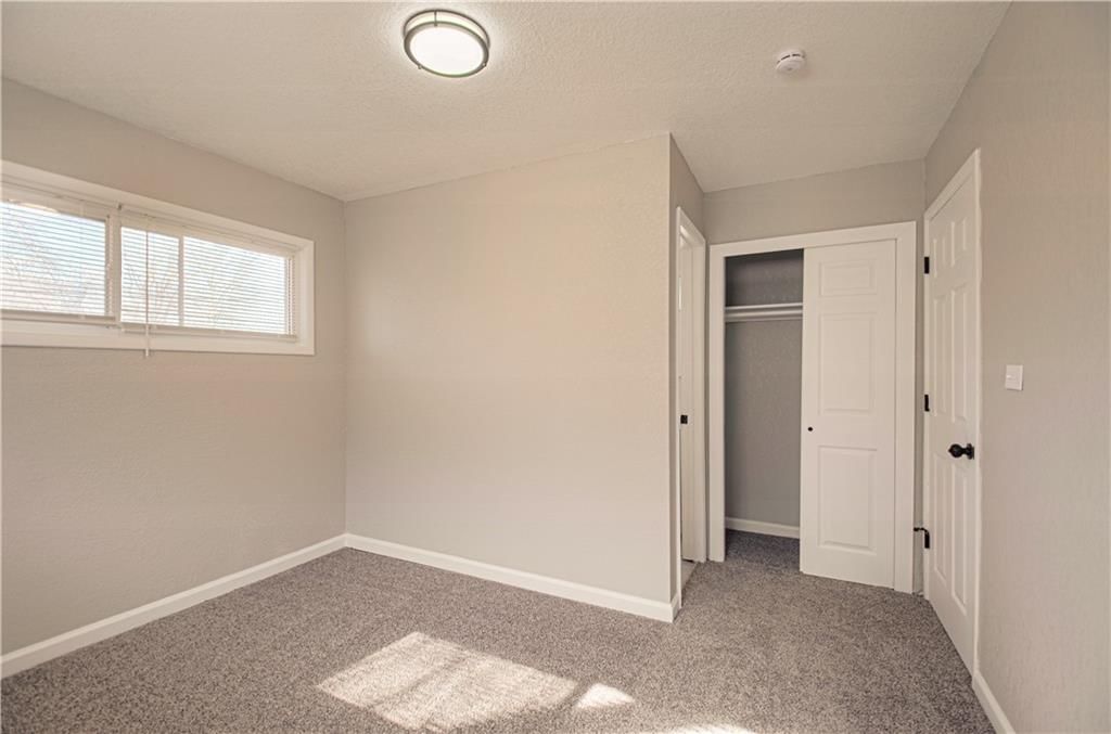 10918 Ewing Avenue — photo 17