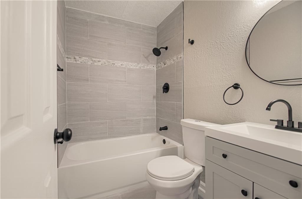 10918 Ewing Avenue — photo 19