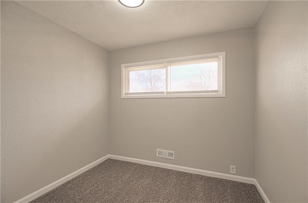 10918 Ewing Avenue — photo 21