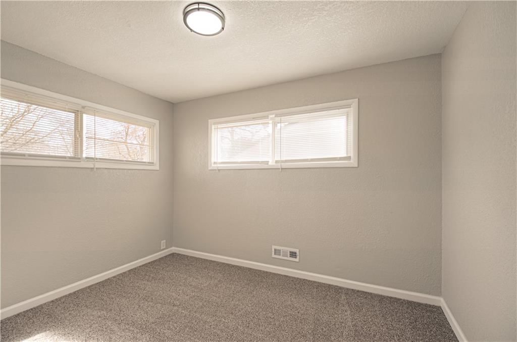 10918 Ewing Avenue — photo 23