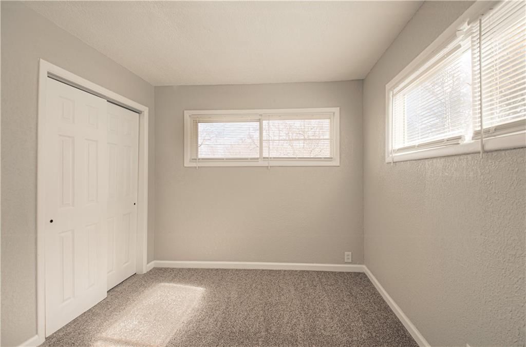 10918 Ewing Avenue — photo 24