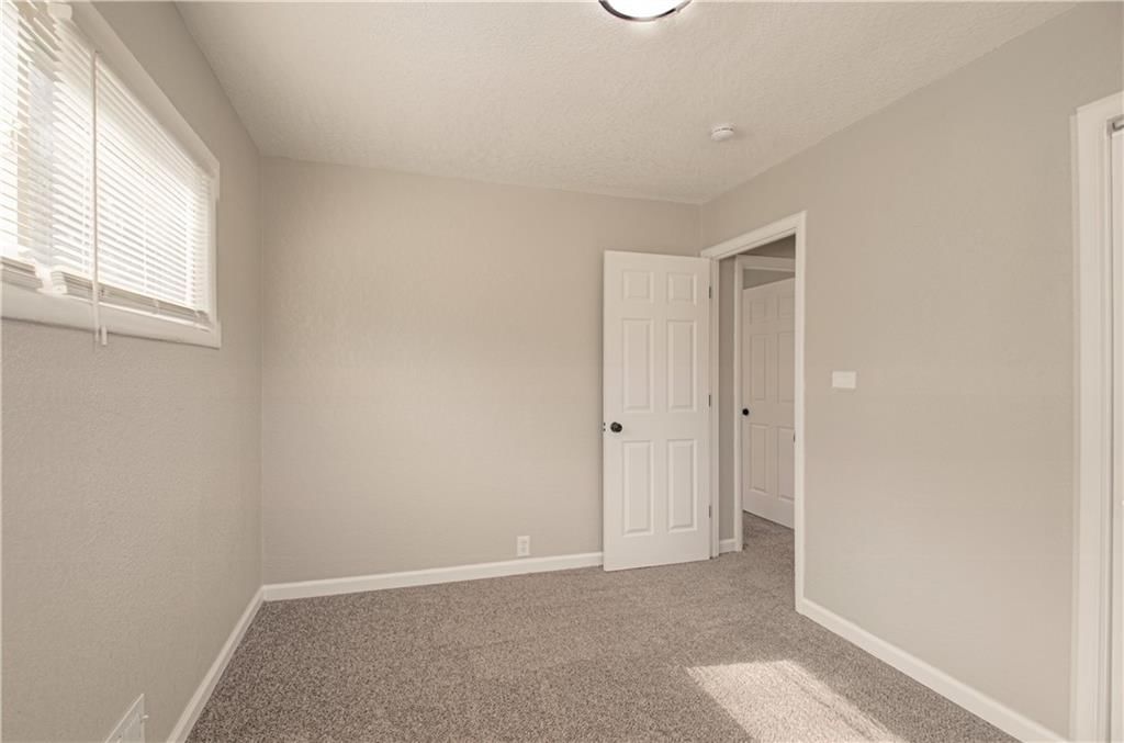 10918 Ewing Avenue — photo 25