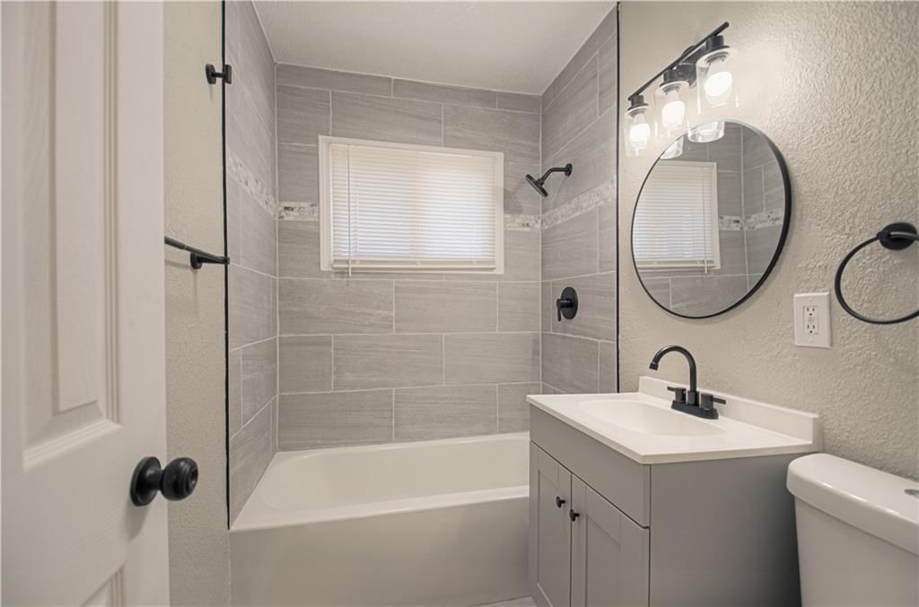 10918 Ewing Avenue — photo 26