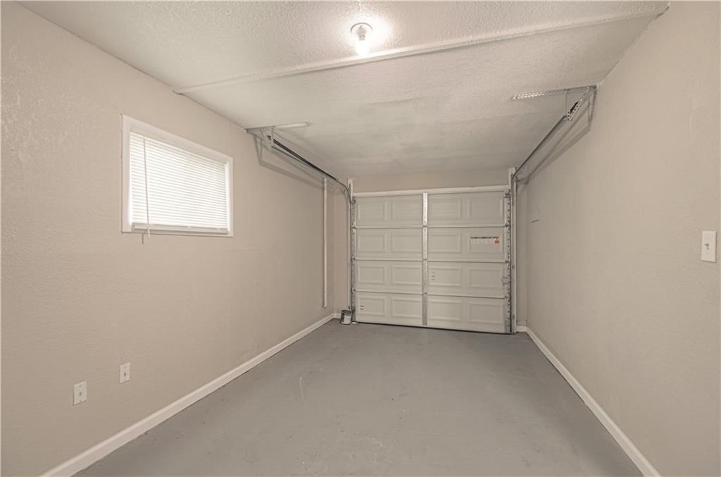 10918 Ewing Avenue — photo 28