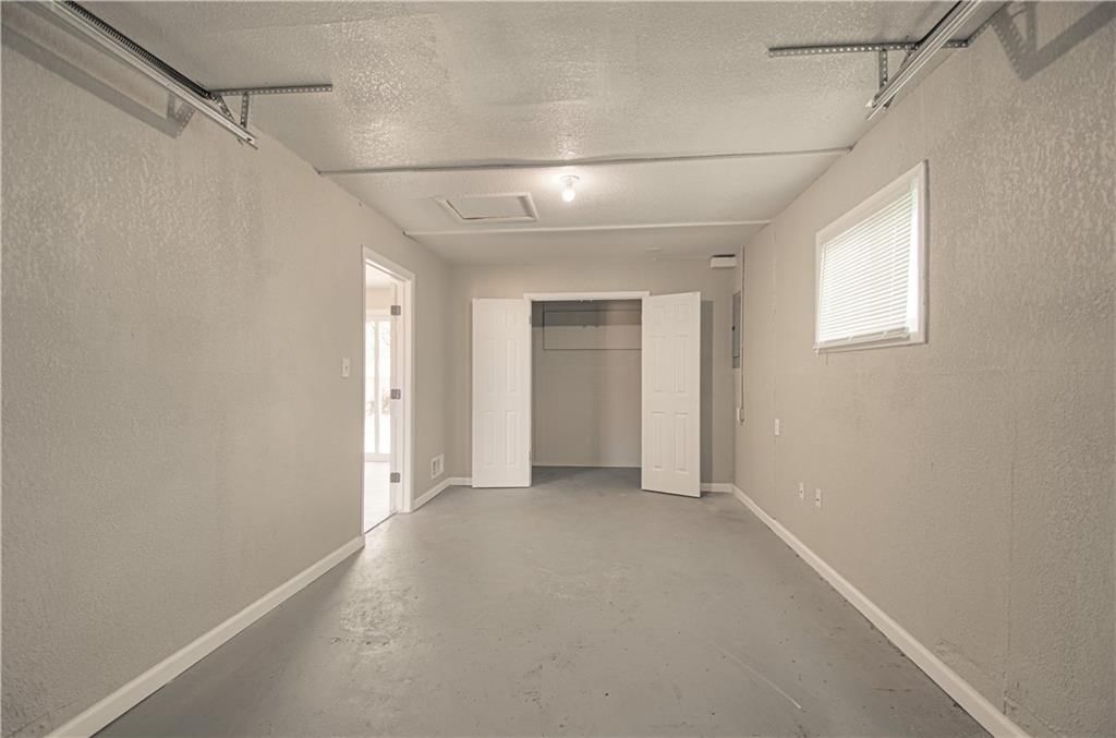 10918 Ewing Avenue — photo 29