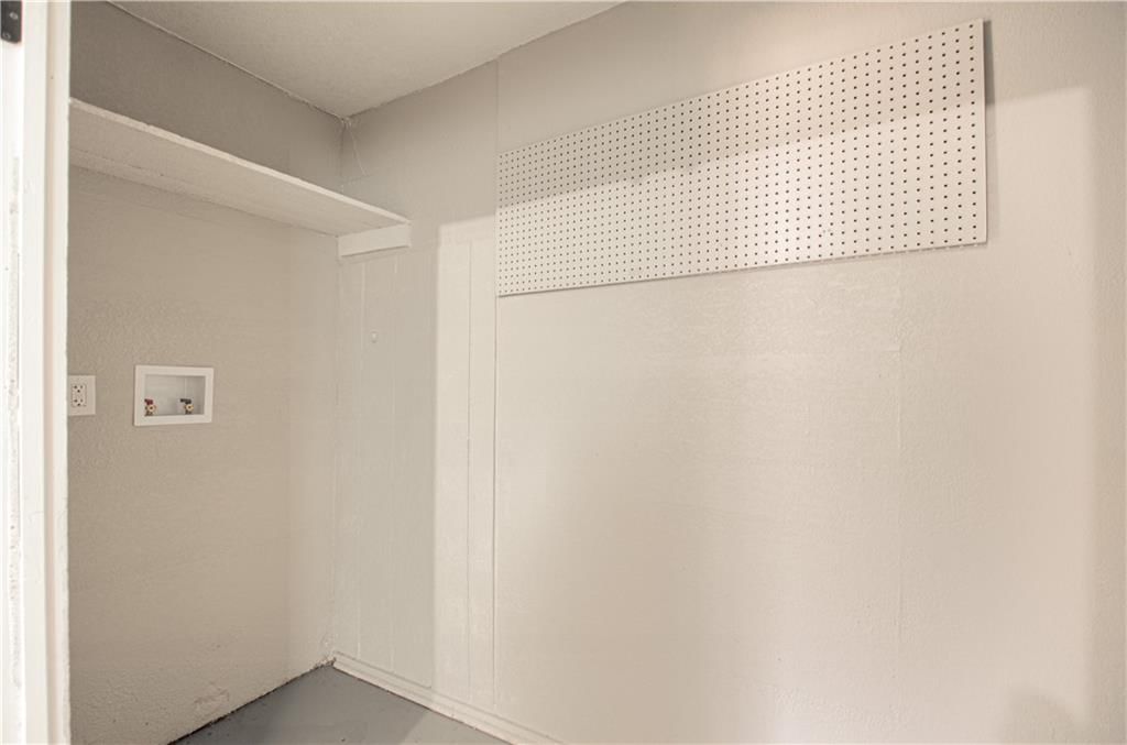 10918 Ewing Avenue — photo 30