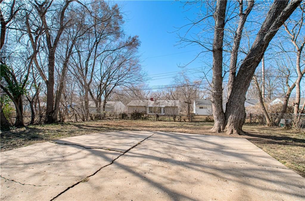 10918 Ewing Avenue — photo 31