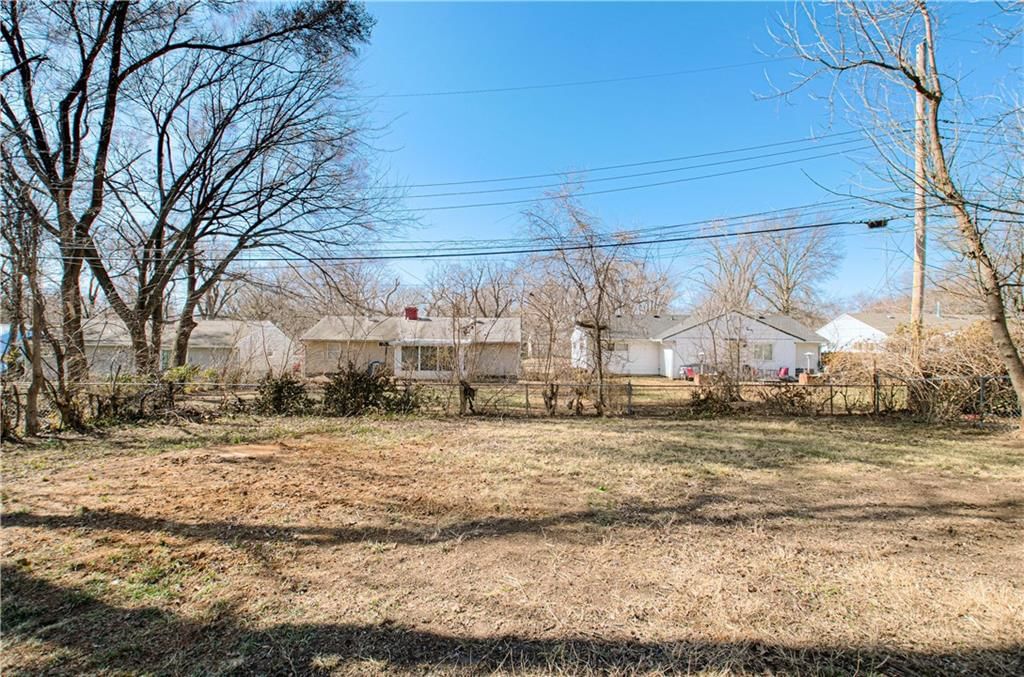 10918 Ewing Avenue — photo 32