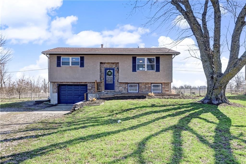 305 Maple Terrace, Wellsville, KS