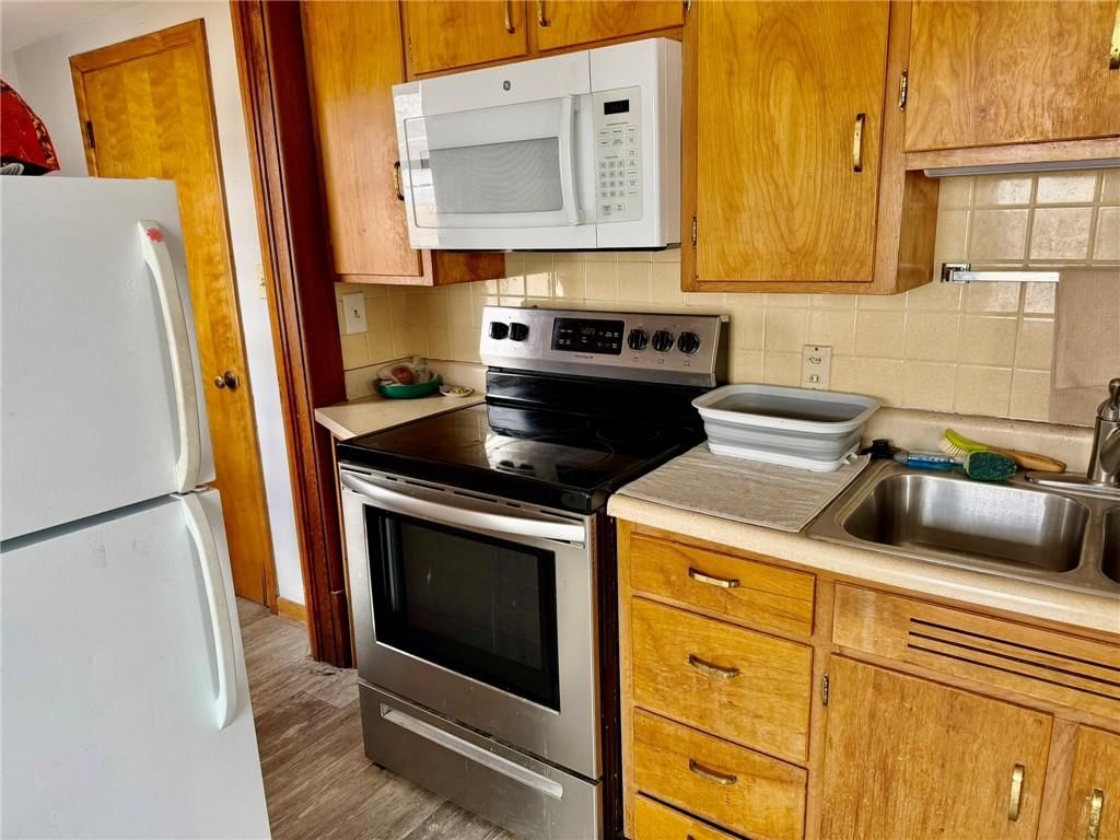 221 W 7th Street — photo 36