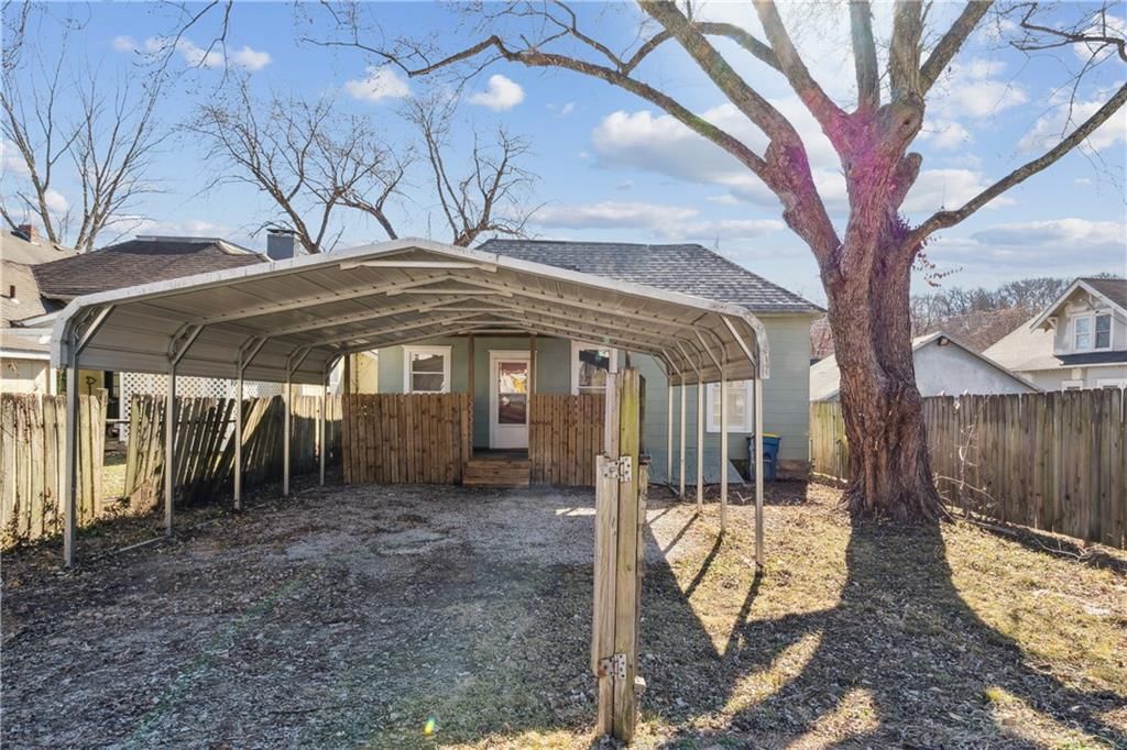 426 Benton Avenue — photo 34