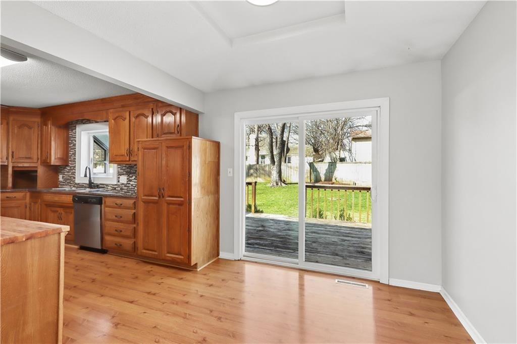 Photo 6 of 22 - 313 S Meadowbrook Lane