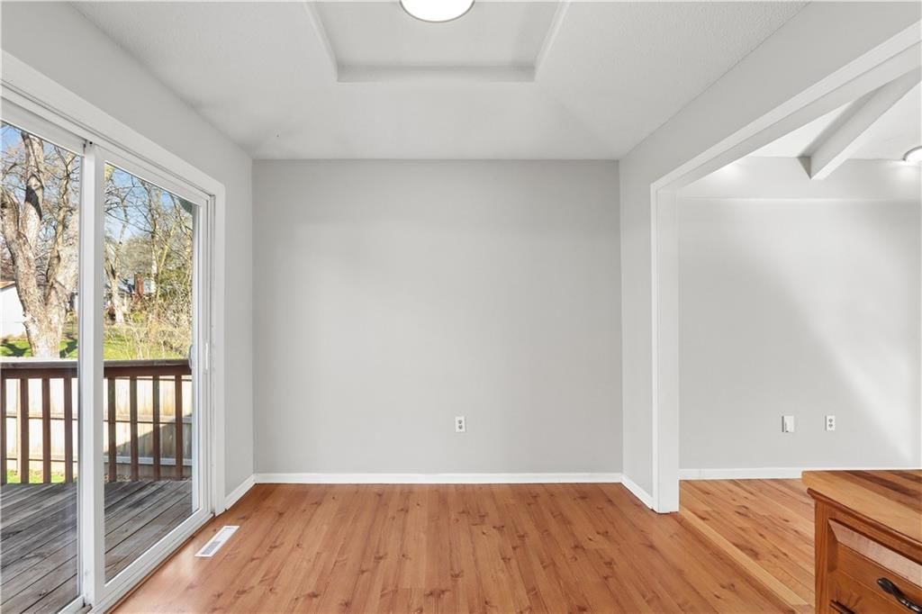 Photo 7 of 22 - 313 S Meadowbrook Lane
