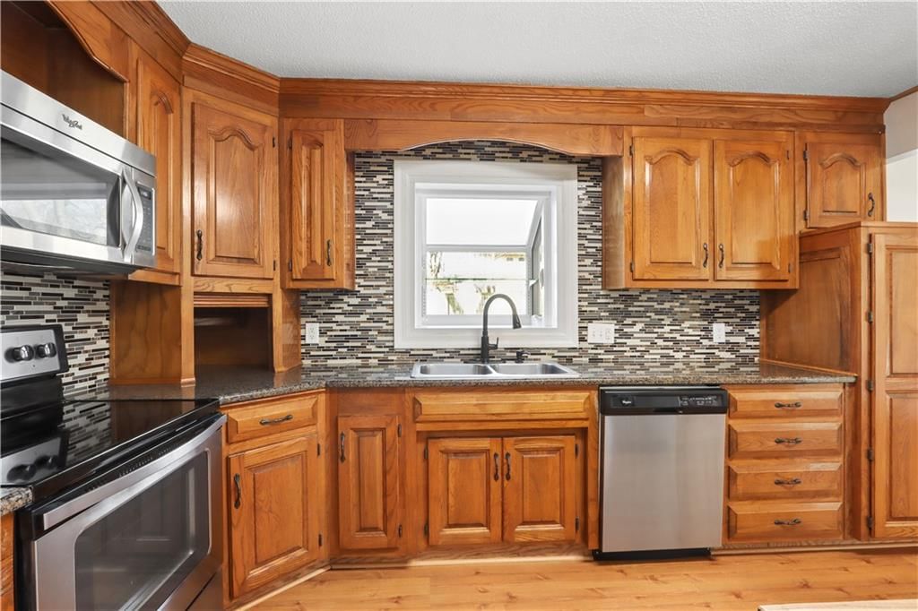 Photo 9 of 22 - 313 S Meadowbrook Lane