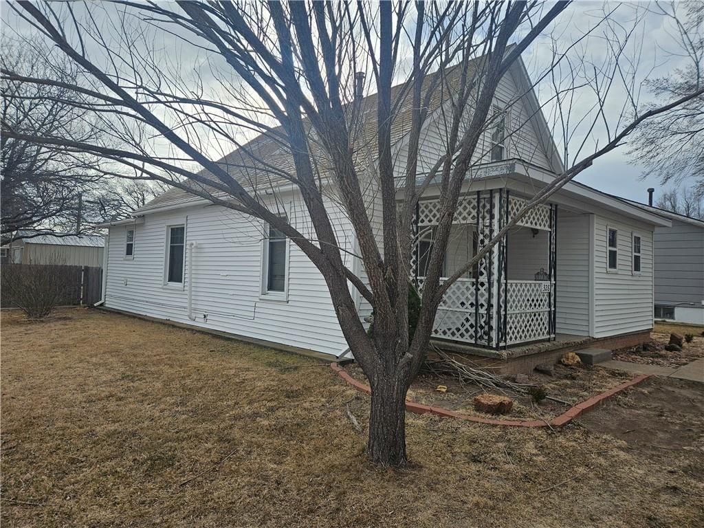 328 N Ericson Avenue — photo 3