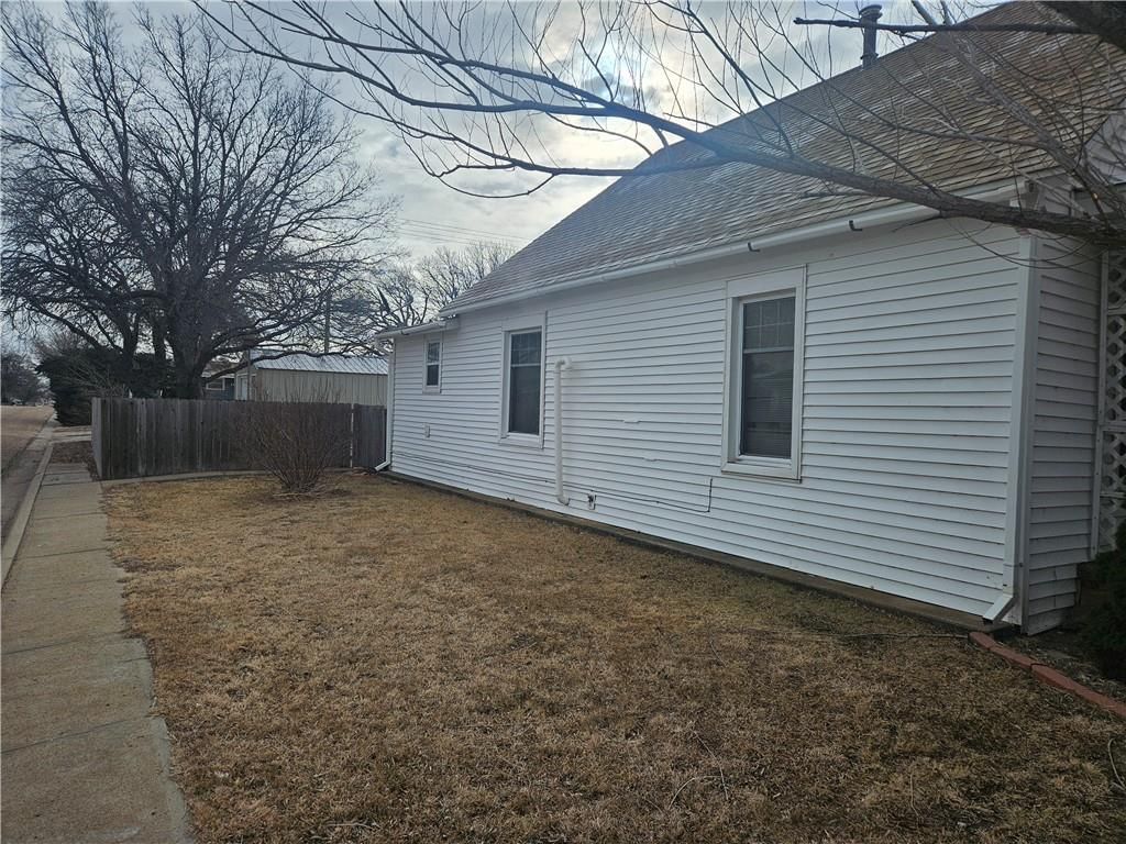 328 N Ericson Avenue — photo 4