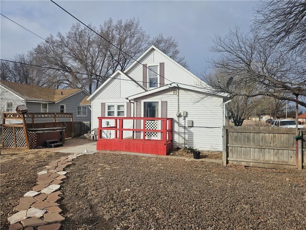 328 N Ericson Avenue — photo 6