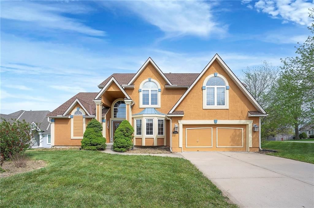 6201 N KENSINGTON Court, Kansas City, MO
