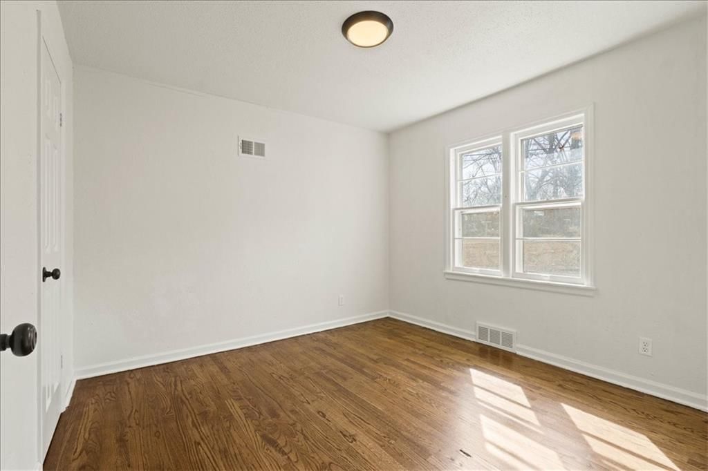 7505 E 130th Street, Grandview, MO