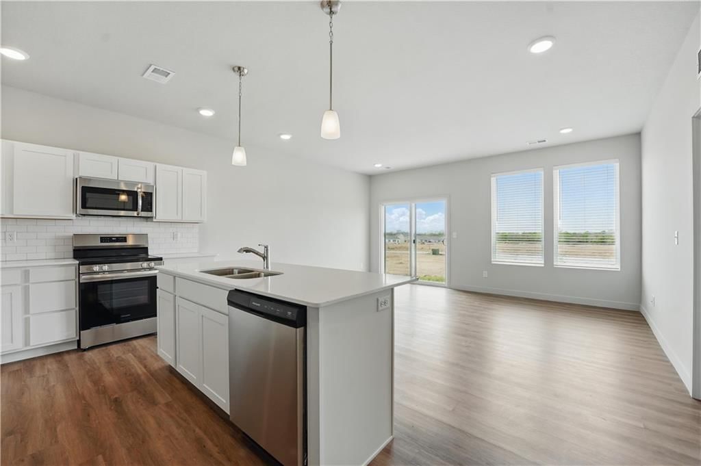12411 S Acacia Drive, Lee's Summit