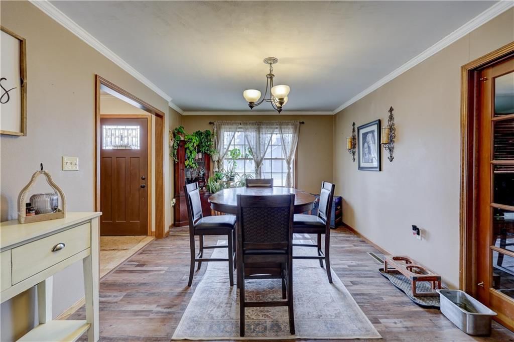 114 E Howard Street — photo 10