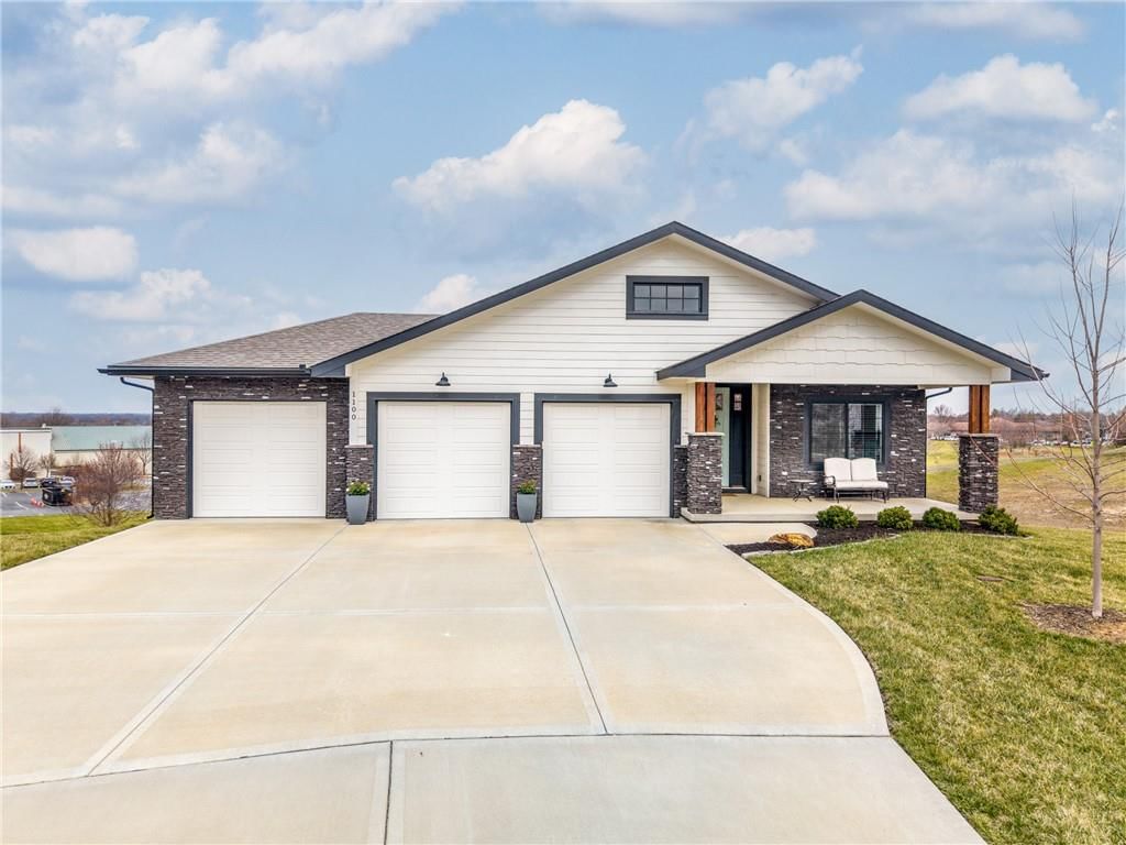 1100 NE Goshen Court, Lee's Summit, MO
