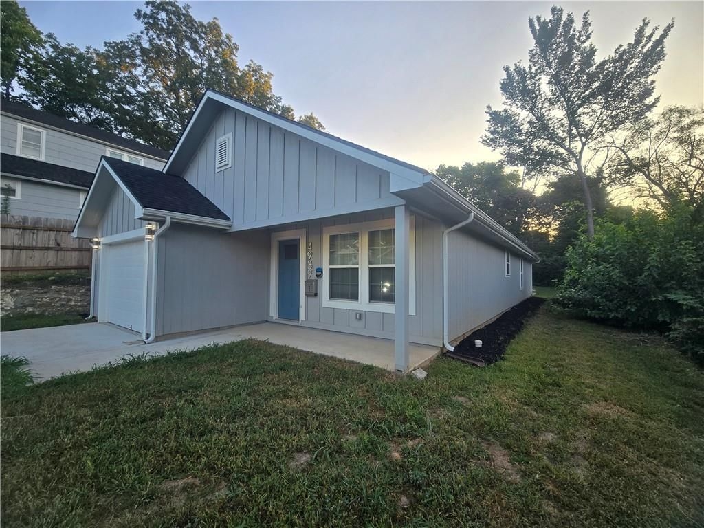 4939 Woodland Avenue — photo 2
