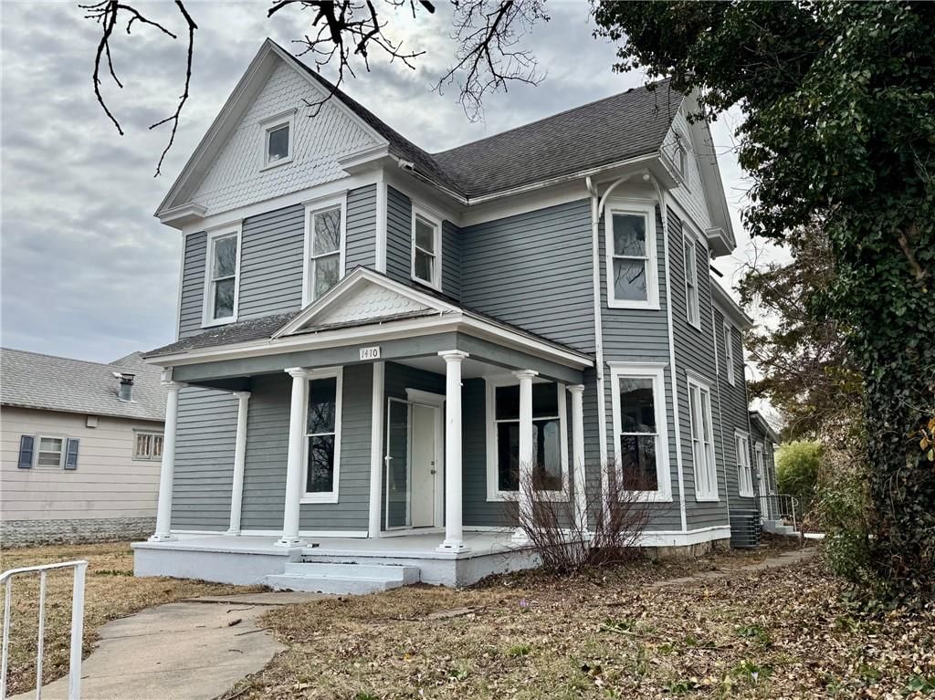 1410 Broadway Avenue — photo 1