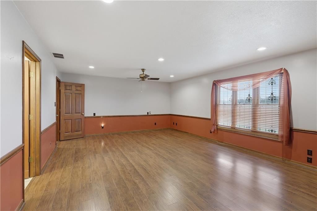1055 S 200th Street — photo 58