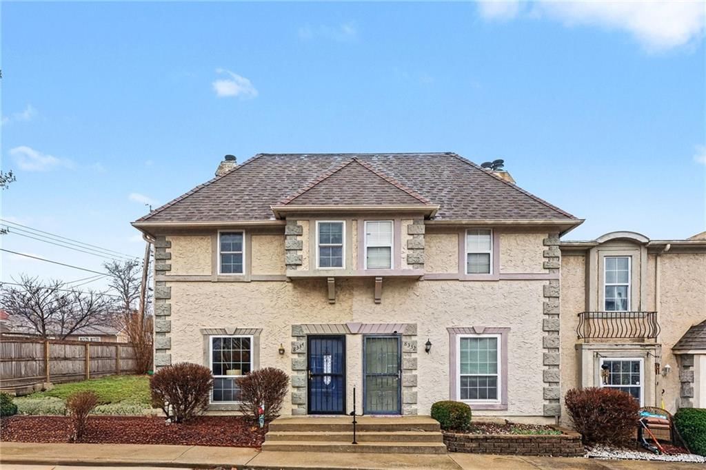 8334 Metcalf Avenue, Overland Park, KS