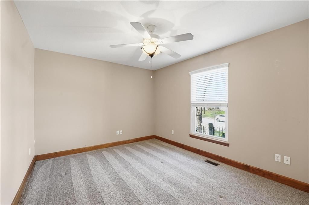 Photo 19 of 51 - 4131 SW Homestead Drive, Lee's Summit, MO 64082