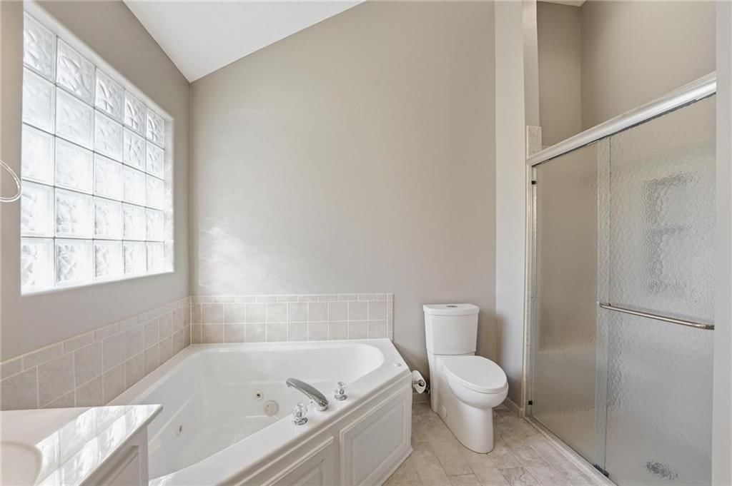 Photo 25 of 51 - 4131 SW Homestead Drive, Lee's Summit, MO 64082