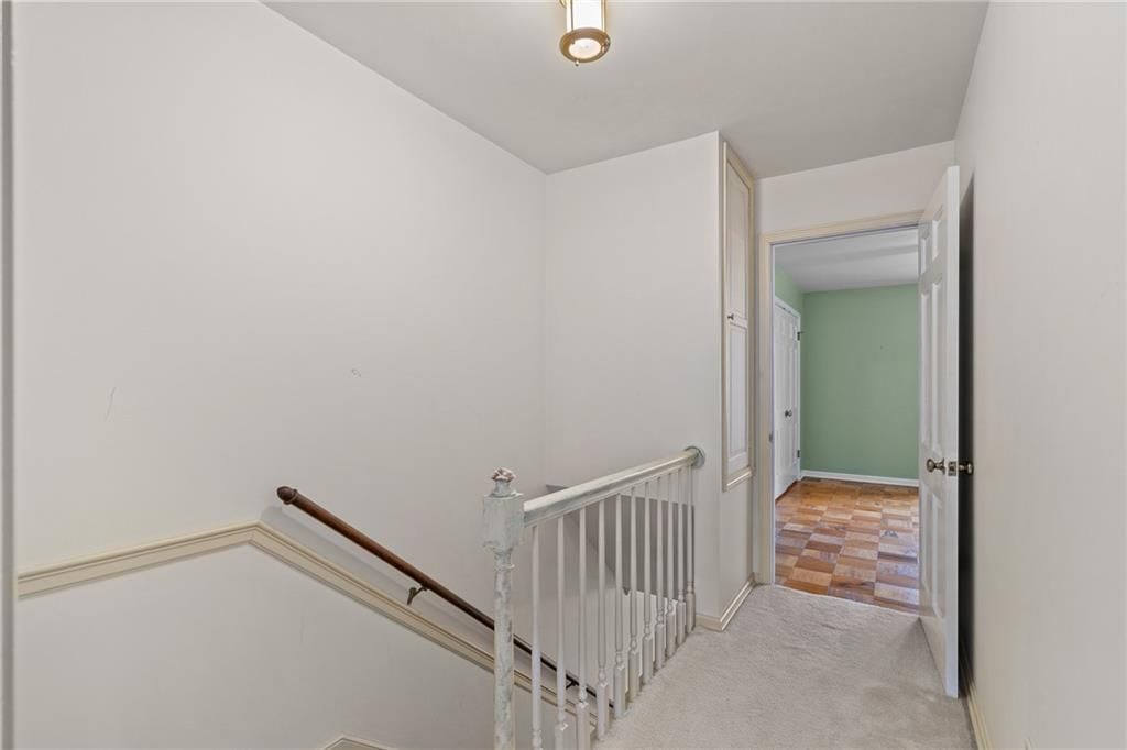 Photo 16 of 32 - 8373 Somerset Drive
