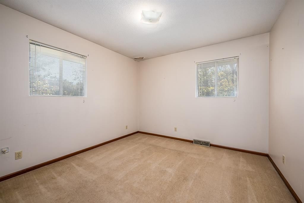 11123 - 11125 Leavenworth Road — photo 15