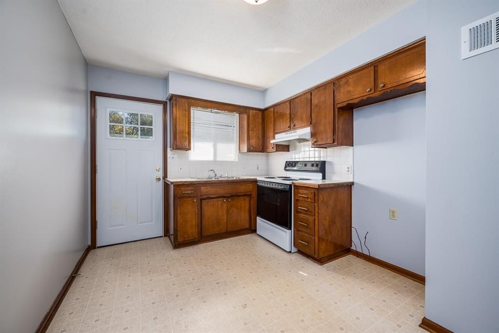 11123 - 11125 Leavenworth Road — photo 21