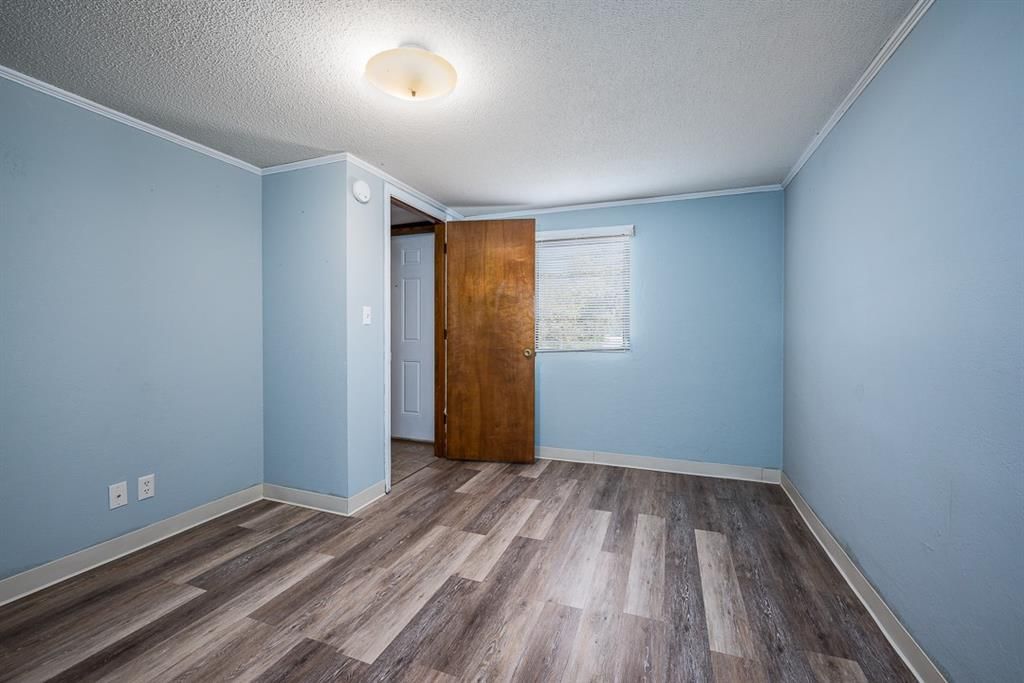 11123 - 11125 Leavenworth Road — photo 10