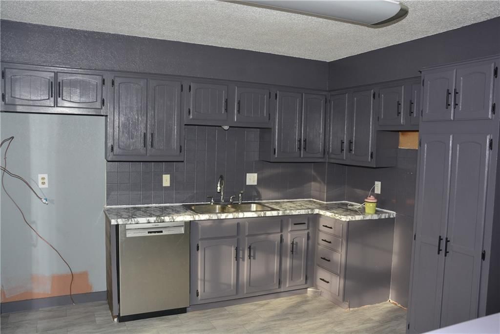 Photo 5 of 18 - 2944 Iva Court