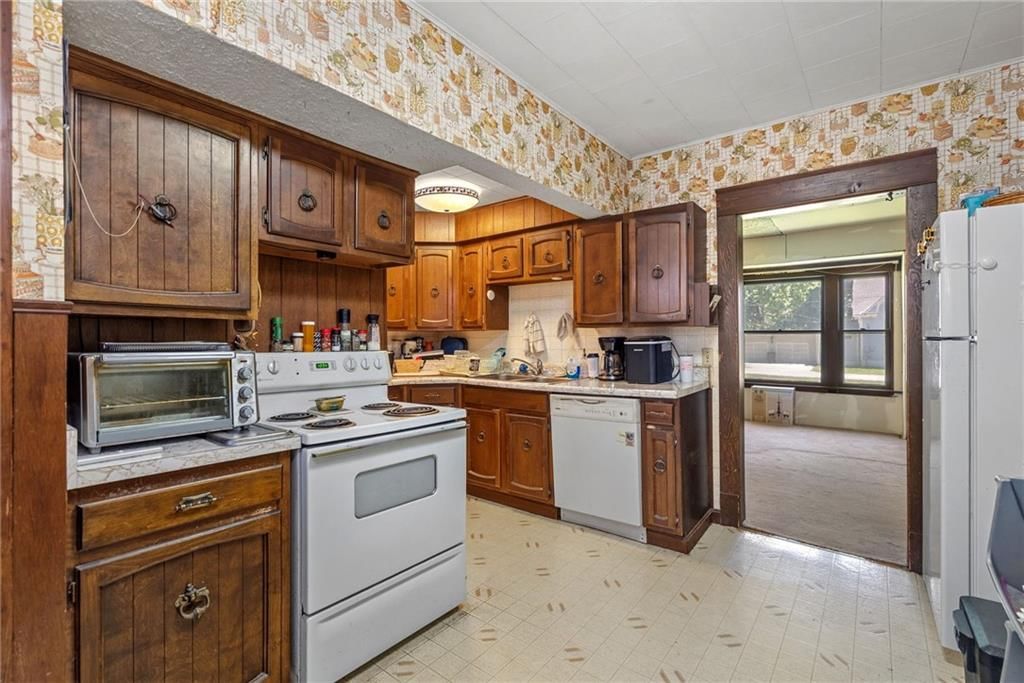602 W Walnut Street — photo 18