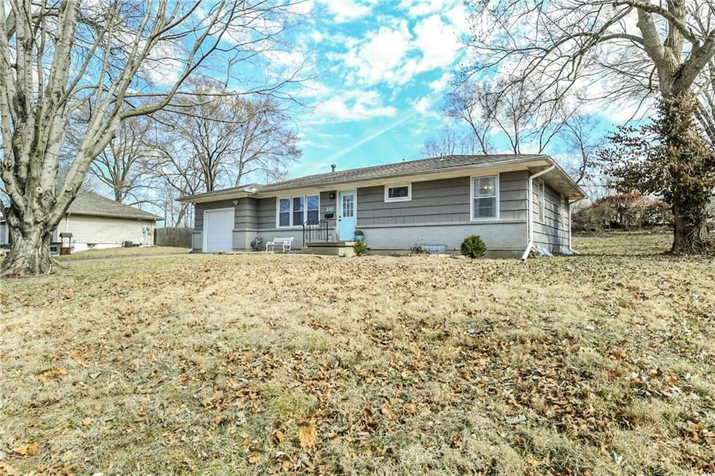100 NW 22nd Street, Blue Springs, MO