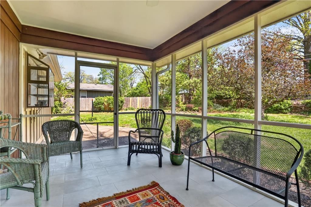 10011 Fontana Lane — photo 23