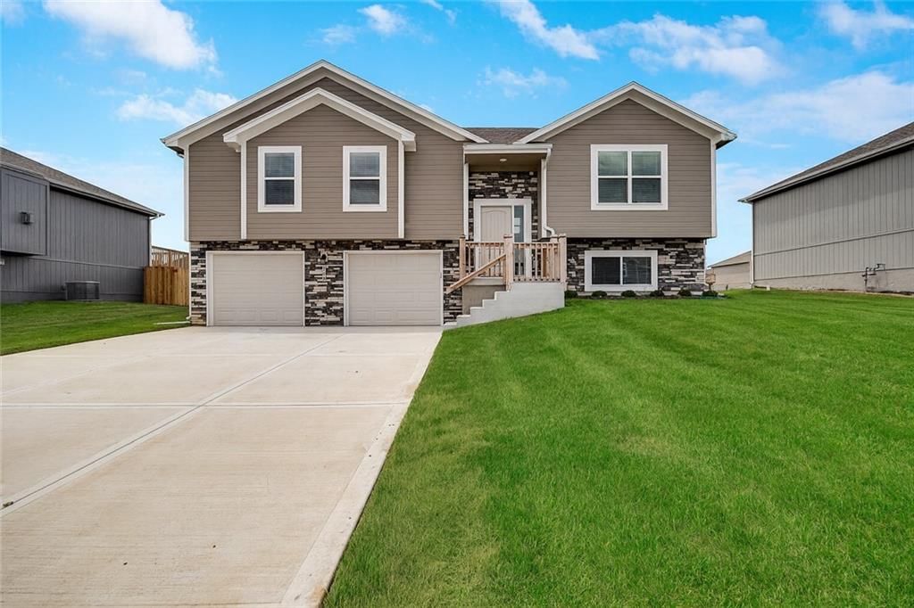 610 Wild Lupine Lane, Raymore, MO