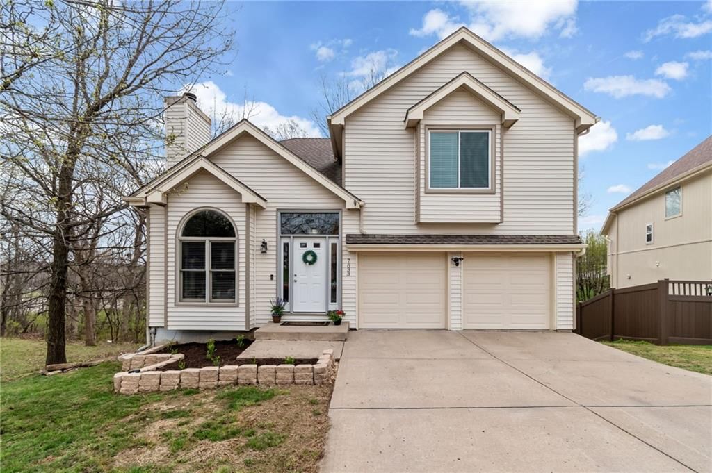 7833 N Strathbury Avenue, Kansas City, MO