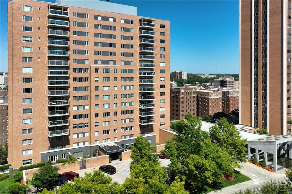 221 W 48th Street, Kansas City, MO
