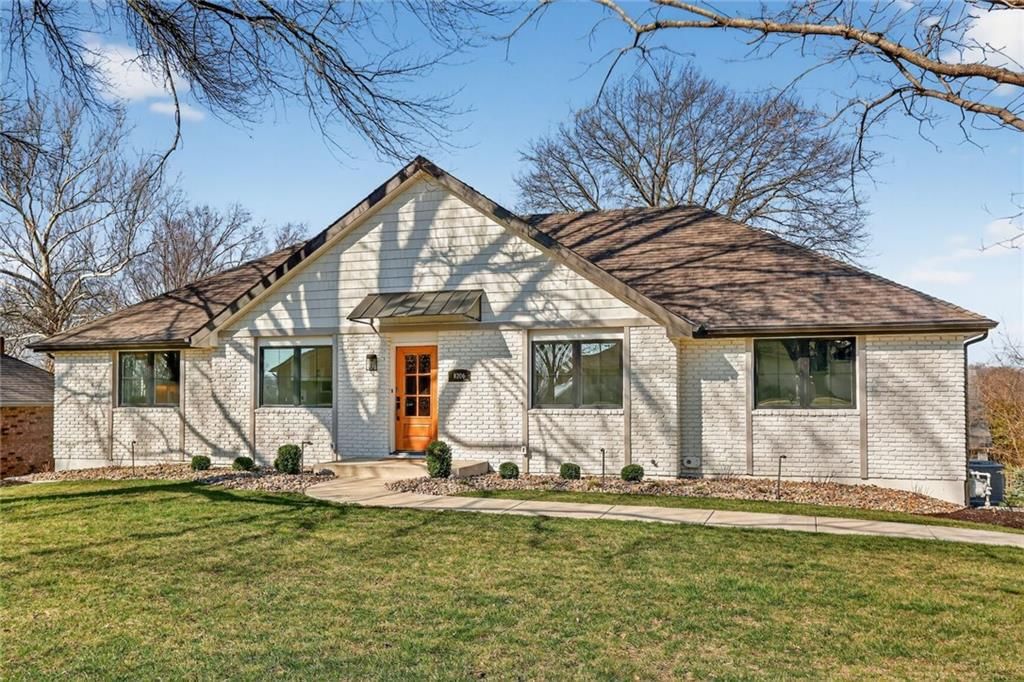 8206 NW Miami Street, Weatherby Lake, MO