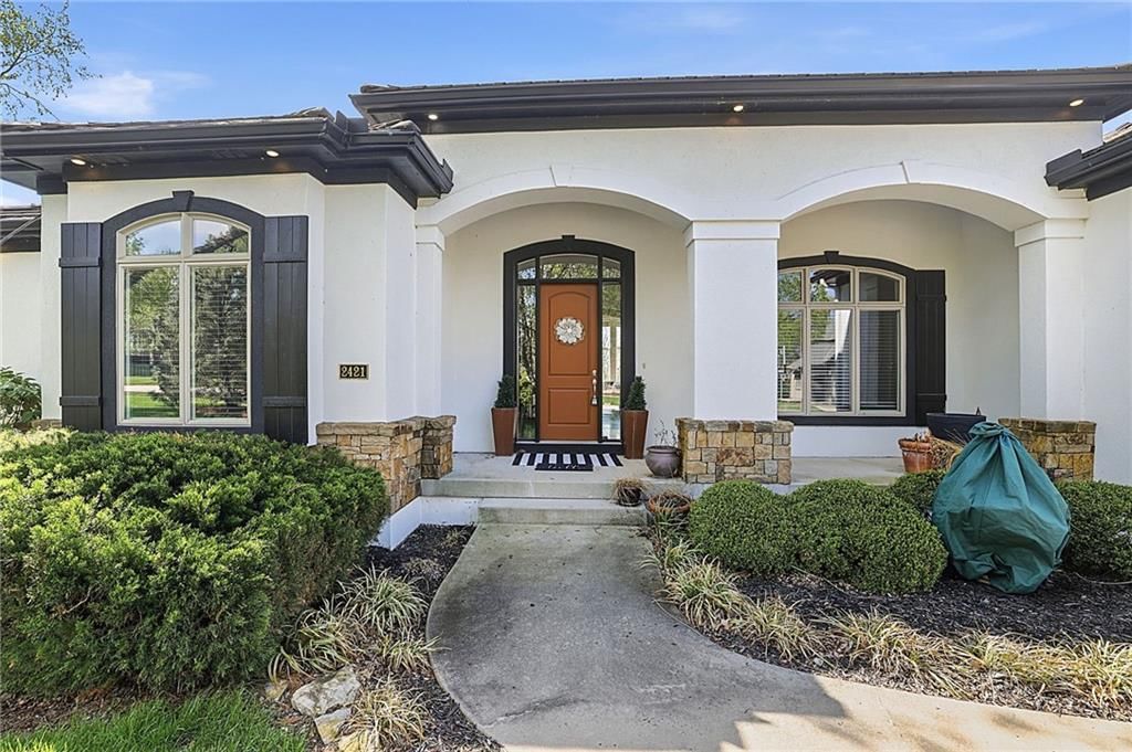 2421 NE Lake Breeze Drive, Lee's Summit, MO