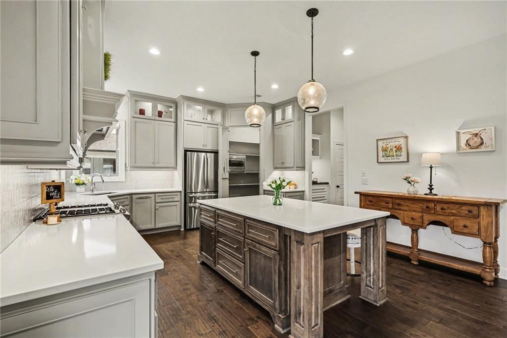 Photo 13 of 38 - 15945 W 165th Street