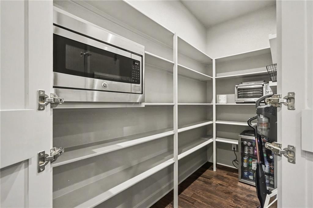 Photo 14 of 38 - 15945 W 165th Street