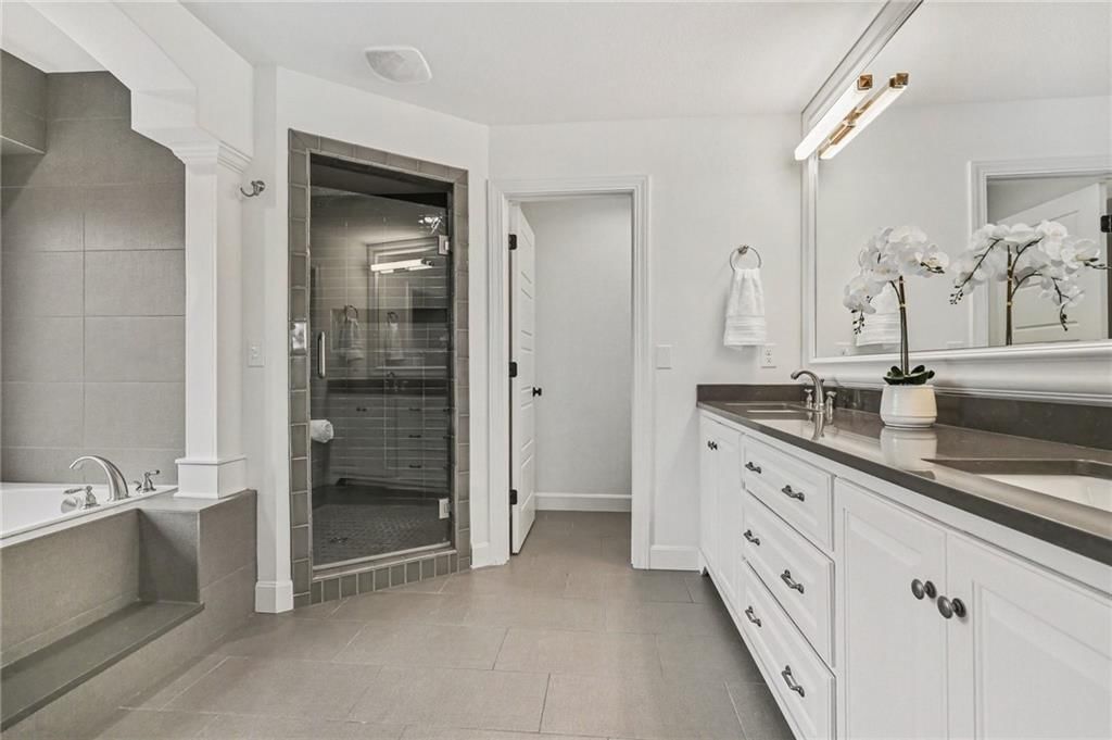 Photo 18 of 38 - 15945 W 165th Street