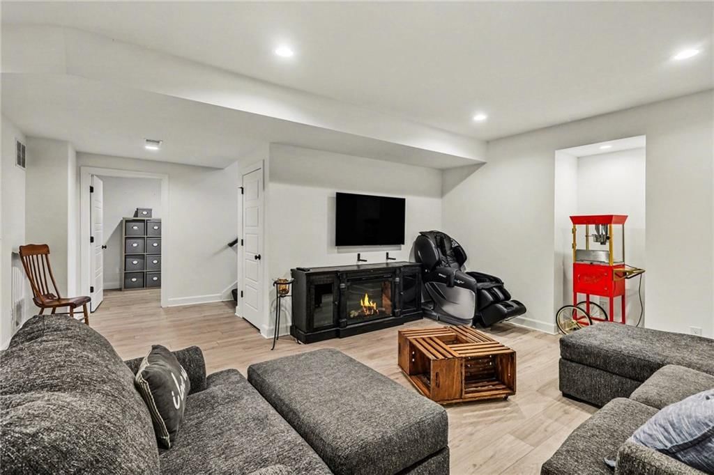 Photo 30 of 38 - 15945 W 165th Street