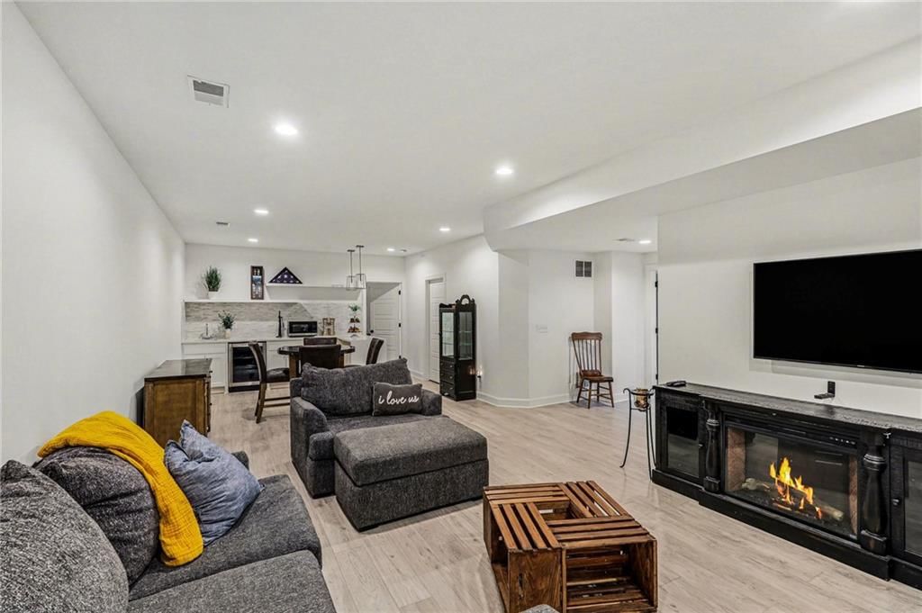 Photo 31 of 38 - 15945 W 165th Street